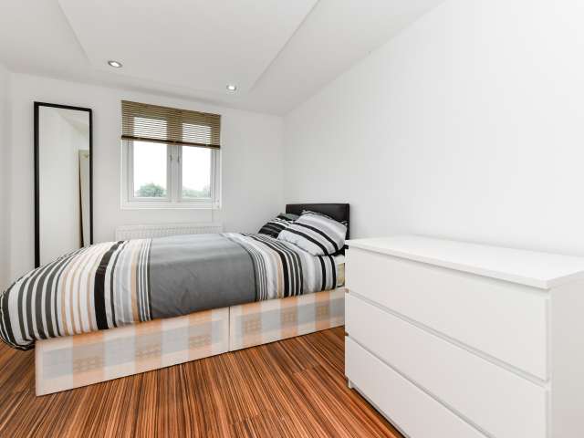 Modern room in 7-bedroom houseshare in Newham, London
