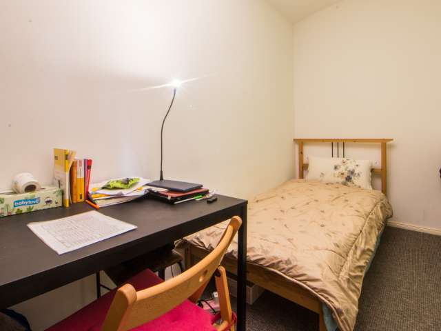 Grosszügiges Zimmer in einer Wohnung in Steglitz-Zehlendorf, Berlin