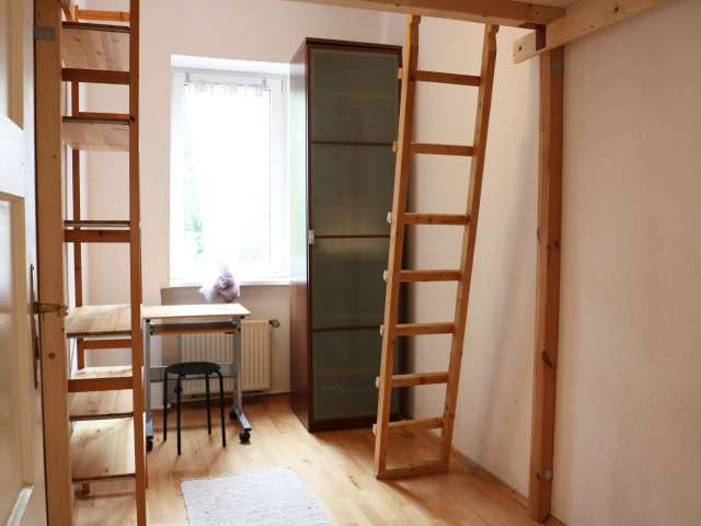Gepflegtes Zimmer zur Miete in 4-Zimmer-Wohnung in Tempelhof