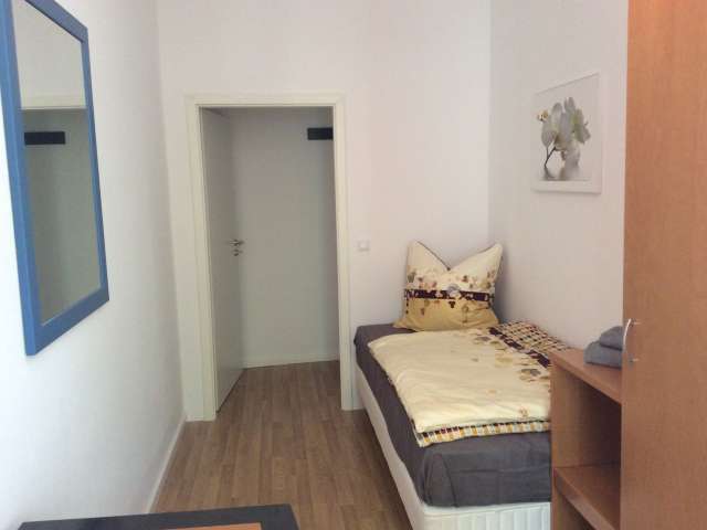 Zimmer zu vermieten in Wohnung mit 4 Schlafzimmern, Friedrichshan