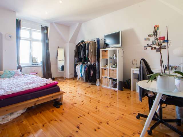 Möbliertes Zimmer in 2-Zimmer-Wohnung in Lichtenberg, Berlin