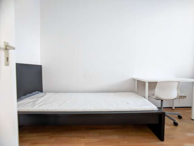 Zimmer zu vermieten in hellen 3-Zimmer-Wohnung in Berlin