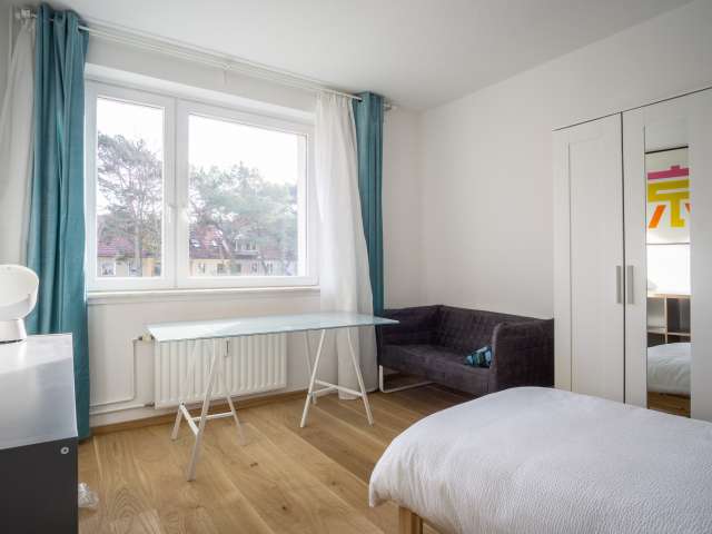 Möbliertes Zimmer in einer Wohngemeinschaft, Treptow-Köpenick, Berlin