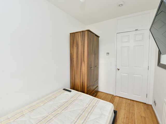 Cozy room in 5-bedroom houseshare in Roehampton, London