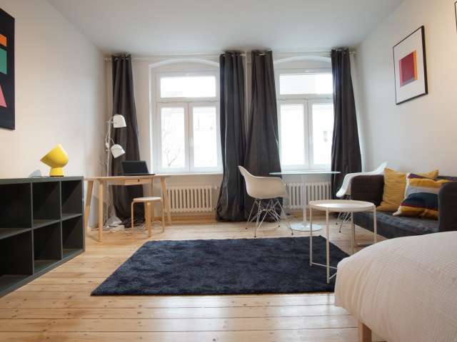 Helles Zimmer in 4-Zimmer-Wohnung, Mitte, Berlin