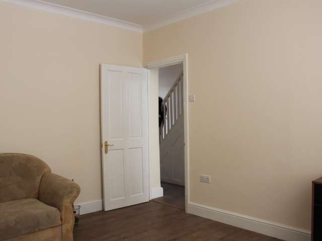 Equipped room in shared flat in Tottenham, London