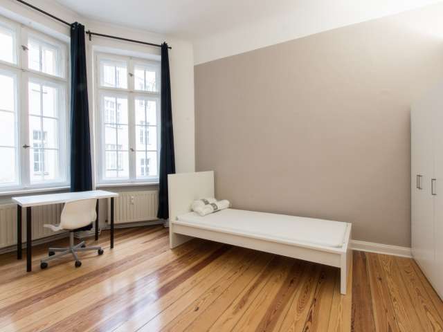 Zimmer zu vermieten in 6-Zimmer-Wohnung in Westend, Berlin