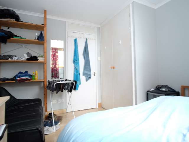 Great room in shared flat in Chelsea, London