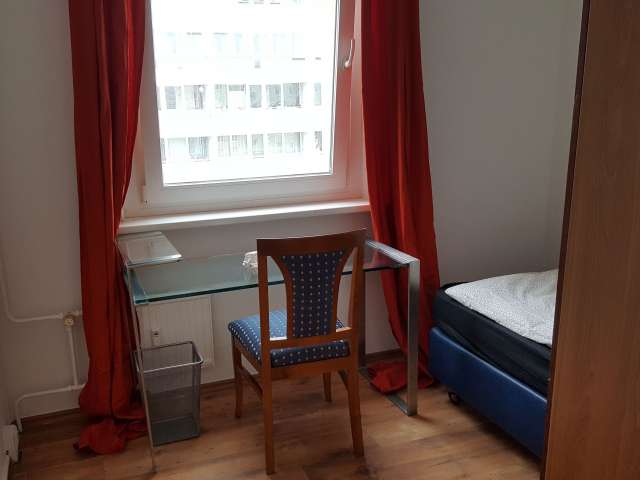 Zimmer in 3-Zimmer-Wohnung in Friedrichshain, Berlin