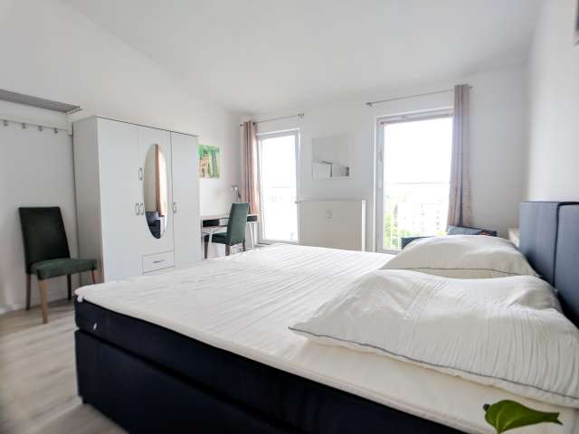 Geräumiges Zimmer in einem Apartment mit 3 Schlafzimmern in Mitte, Berlin