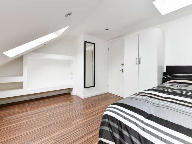 Large room in 7-bedroom houseshare in Newham, London