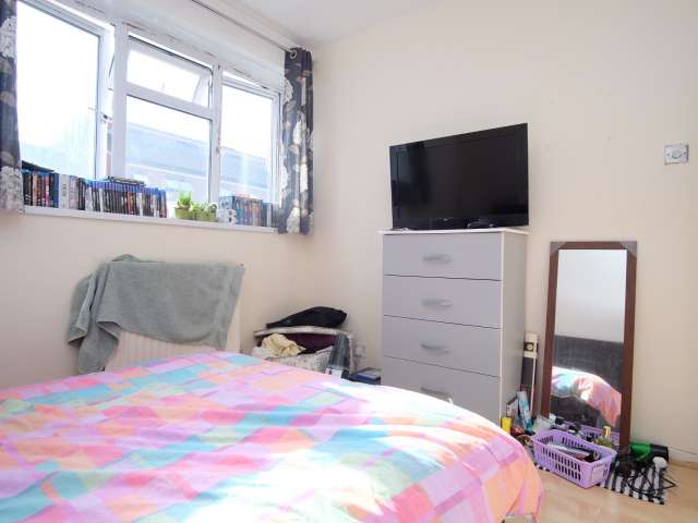 Bright room in 4-bedroom flatshare in Tower Hamlets, London