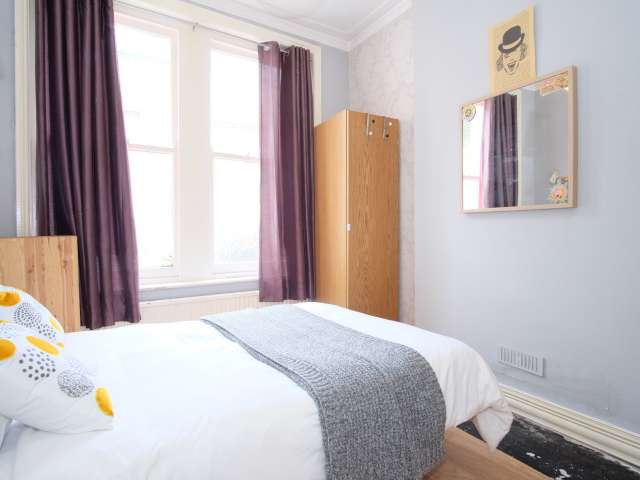 Cozy room in 4-bedroom flatshare in Lambeth, London