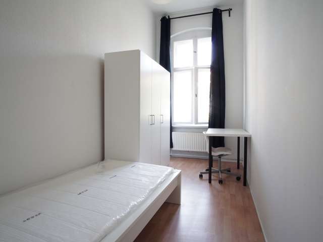 Zimmer zu vermieten in 6-Zimmer-Wohnung in Moabit, Berlin