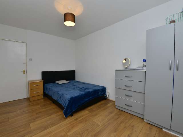 Cozy room in 4-bedroom flatshare in Tower Hamlets, London