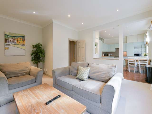 Well-equipped 2-bedroom flat to rent in lively Camden