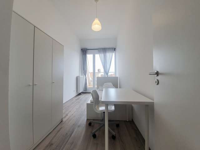 Zimmer zu vermieten in Wohnung mit 4 Schlafzimmern in Kreuzberg