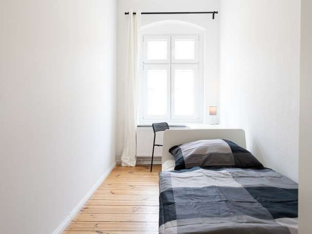 Helles Zimmer in 4-Zimmer-Wohnung in Treptow-Köpenick