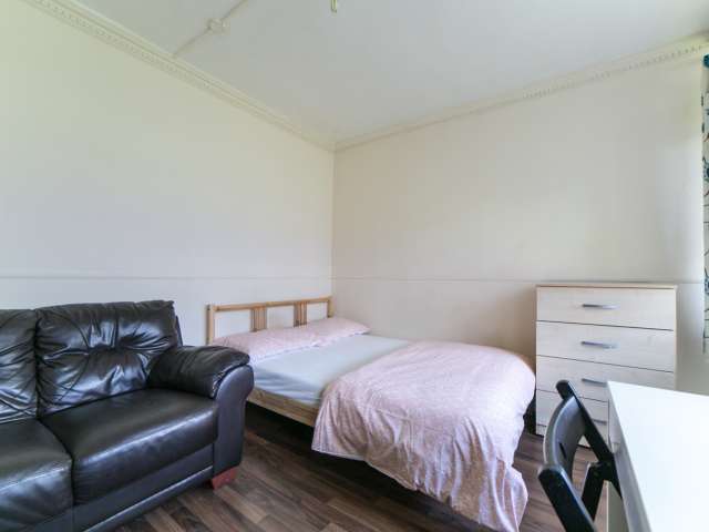 Spacious room for rent in Wapping, London