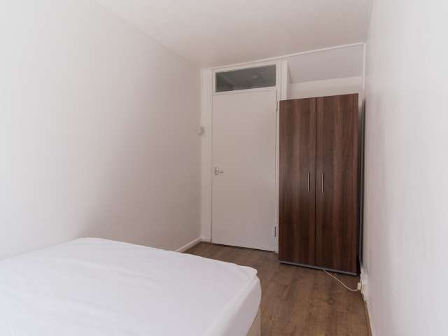 Quiet room to rent in 5-bedroom house, Hammersmith, London