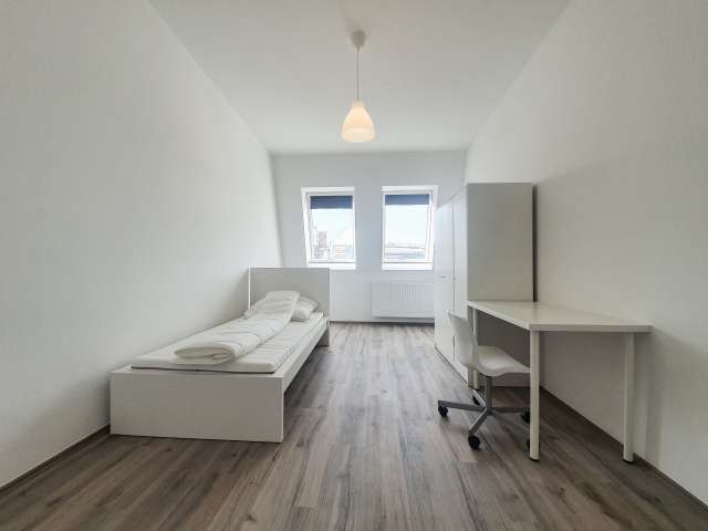 Zimmer zu vermieten in Wohnung mit 4 Schlafzimmern in Kreuzberg