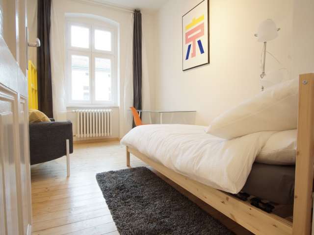 Helles Zimmer in 4-Zimmer-Wohnung, Mitte, Berlin