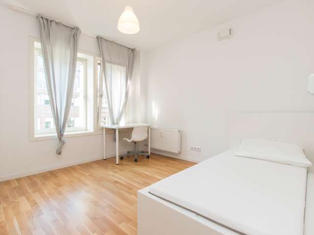 Zimmer zu vermieten in 6-Zimmer-Wohnung in Mitte, Berlin