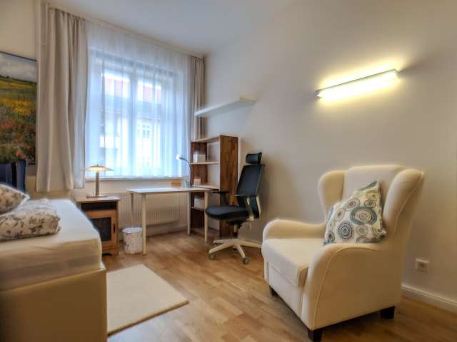 Gemütliches Zimmer zur Miete in einer Wohnung mit 3 Schlafzimmern in Berlin