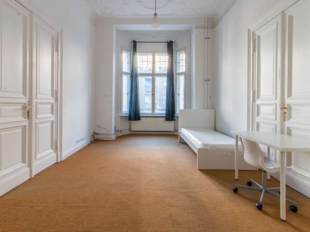 Zimmer in 6-Zimmer-Wohnung in Tempelhof-Schöneberg, Berlin