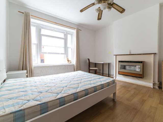 Open room in 4-bedroom flatshare in Tower Hamlets, London