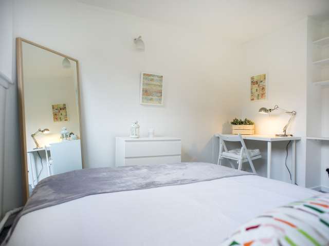 Room in 4-bedroom flatshare in Kensington & Chelsea, London