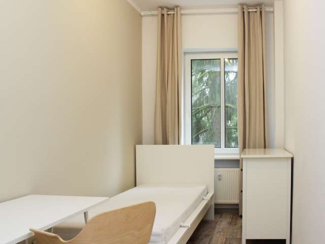 Geräumiges WG-Zimmer in Wohnung in Treptow-Köpenick, Berlin