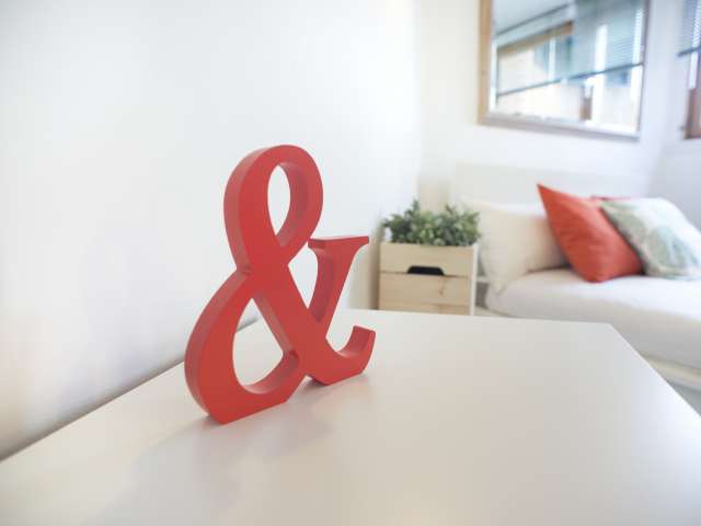 Room in 4-bedroom flatshare in Kensington & Chelsea, London