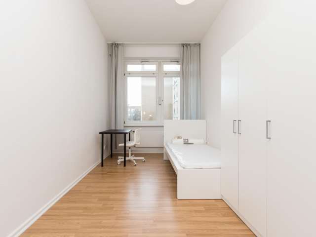 Sonniges Zimmer zu vermieten, 4-Zimmer-Wohnung, Charlottenburg