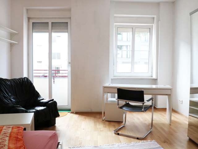 Charmantes Zimmer zur Miete in 4-Zimmer-Wohnung in Tempelhof