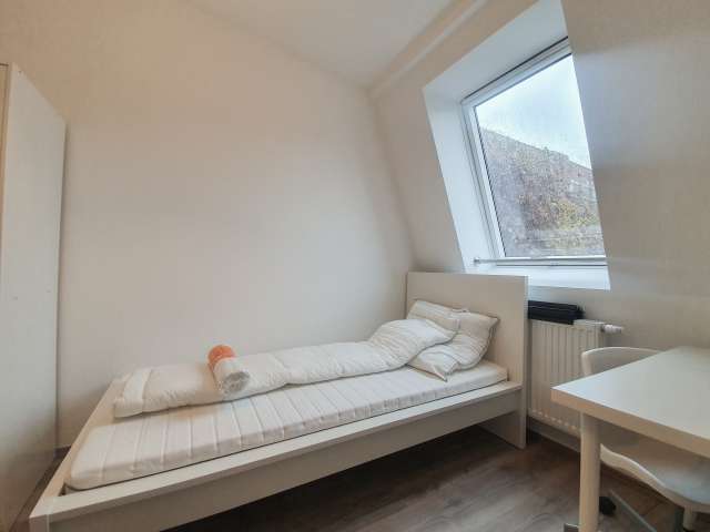 Exterior Zimmer in Wohnung mit 4 Schlafzimmern in Kreuzberg