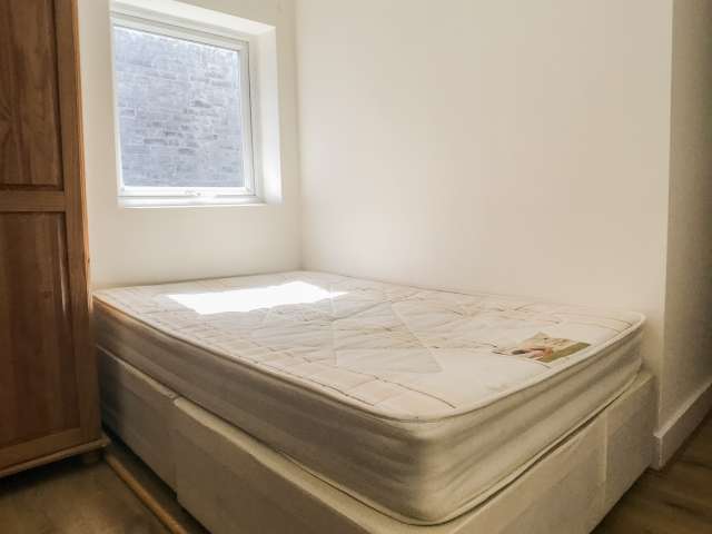 Compact room in 3-bedroom flatshare in Lambeth, London