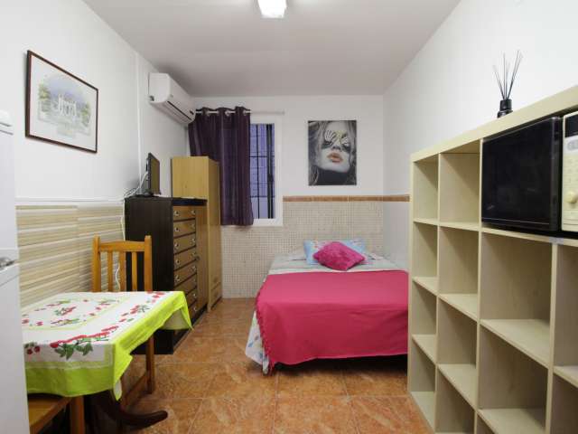 Compact studio apartment for rent in Hospitalet de Llobregat