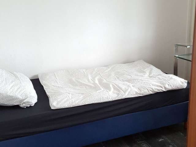 Sonniges Zimmer in Wohnung mit 3 Schlafzimmern in Friedrichshain