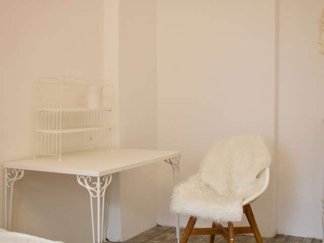 Zimmer in Wohnung mit 4 Schlafzimmern in Spandau, Berlin