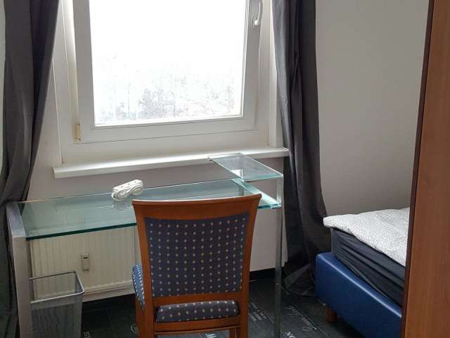 Sonniges Zimmer in Wohnung mit 3 Schlafzimmern in Friedrichshain