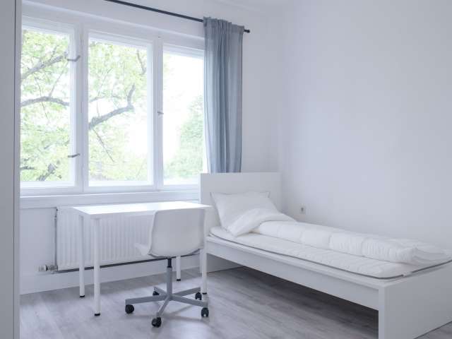 Ordentliches Zimmer zur Miete in 2-Zimmer-Wohnung in Neukölln