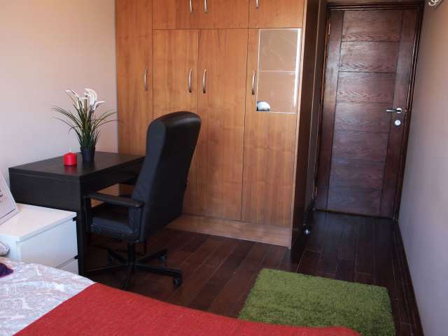 Light room in 3-bedroom flat in Camden, London