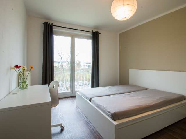 WG-Zimmer nach außen in Schöneweide, Berlin