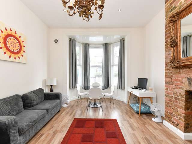 Stylish 2-bedroom apartment to rent in Lewisham, London