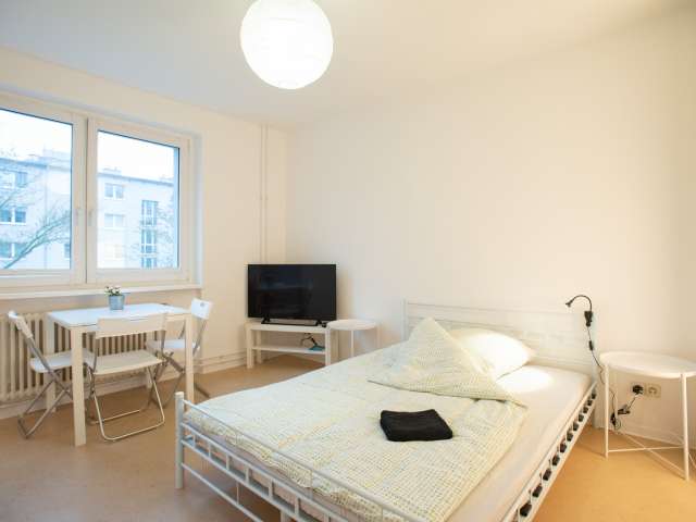 Einfache Wohnung mit 2 Schlafzimmern in Prenzlauer Berg zu vermieten