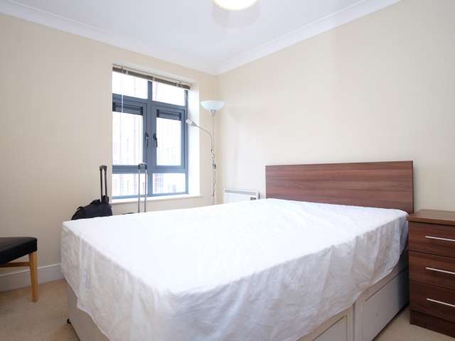 Sunny room in 3-bedroom flatshare in Barbican, London