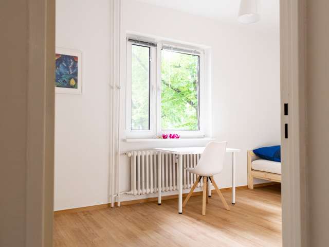 Zimmer in Apartment mit 5 Schlafzimmern in Reinickendorf, Berlin