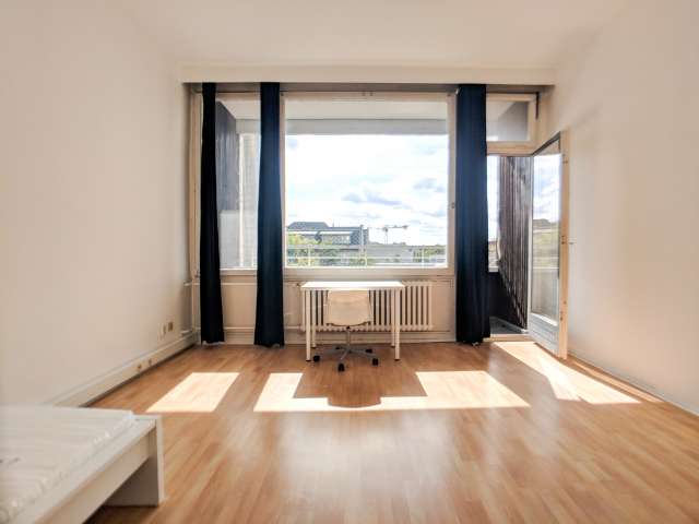 Zimmer zu vermieten in hellen 3-Zimmer-Wohnung in West-Berlin