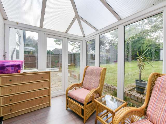 Sun-filled 3-bedroom house to rent in Surbiton, London